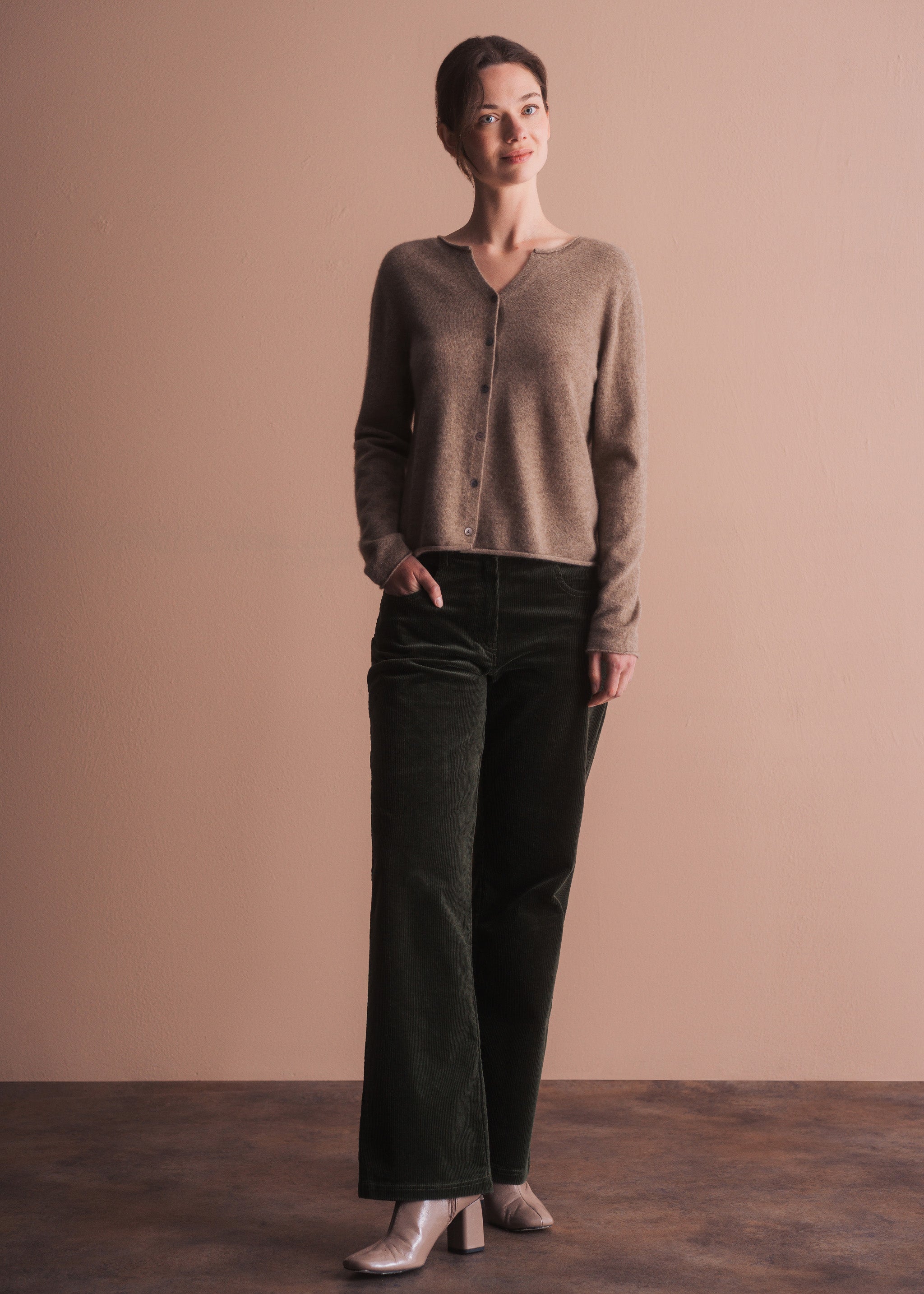 Strickjacke mit V-Ausschnitt