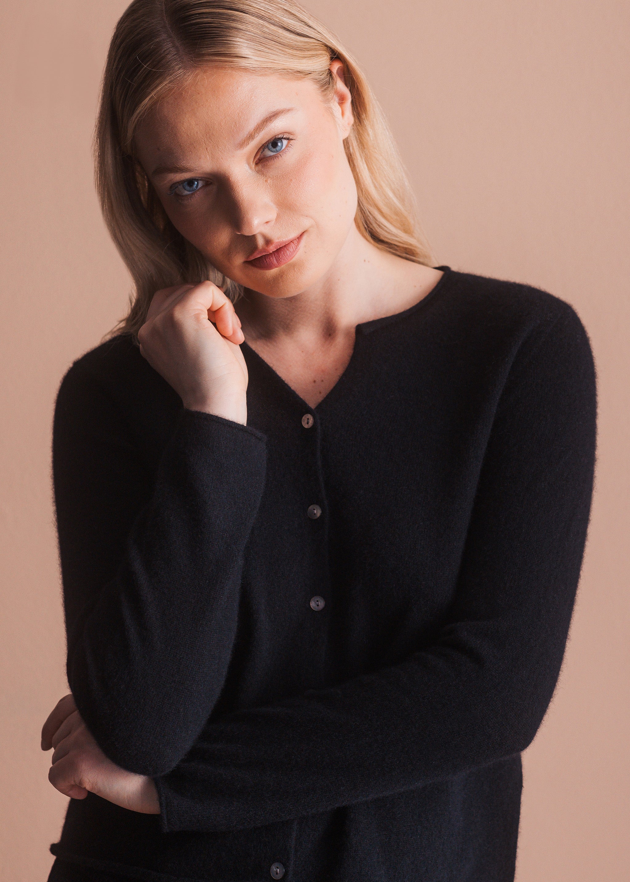 Strickjacke mit V-Ausschnitt