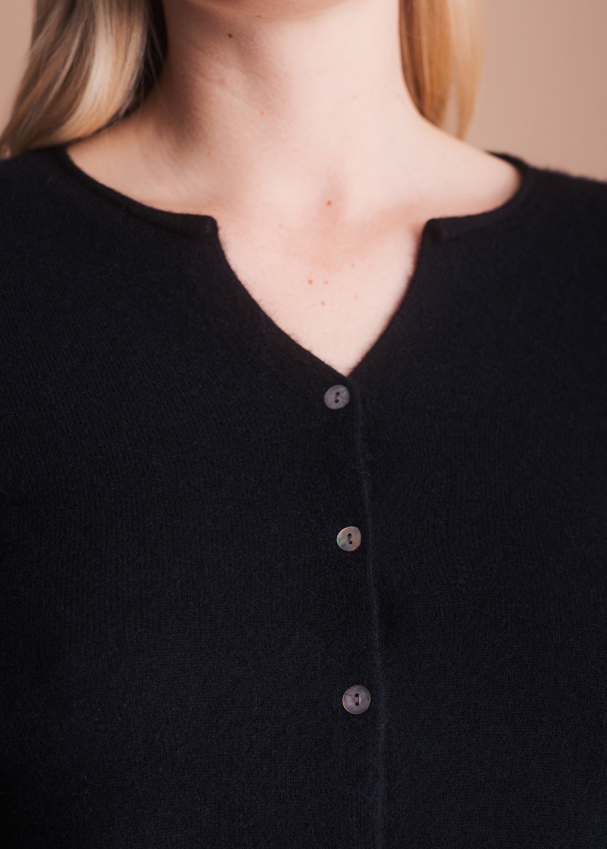 Strickjacke mit V-Ausschnitt