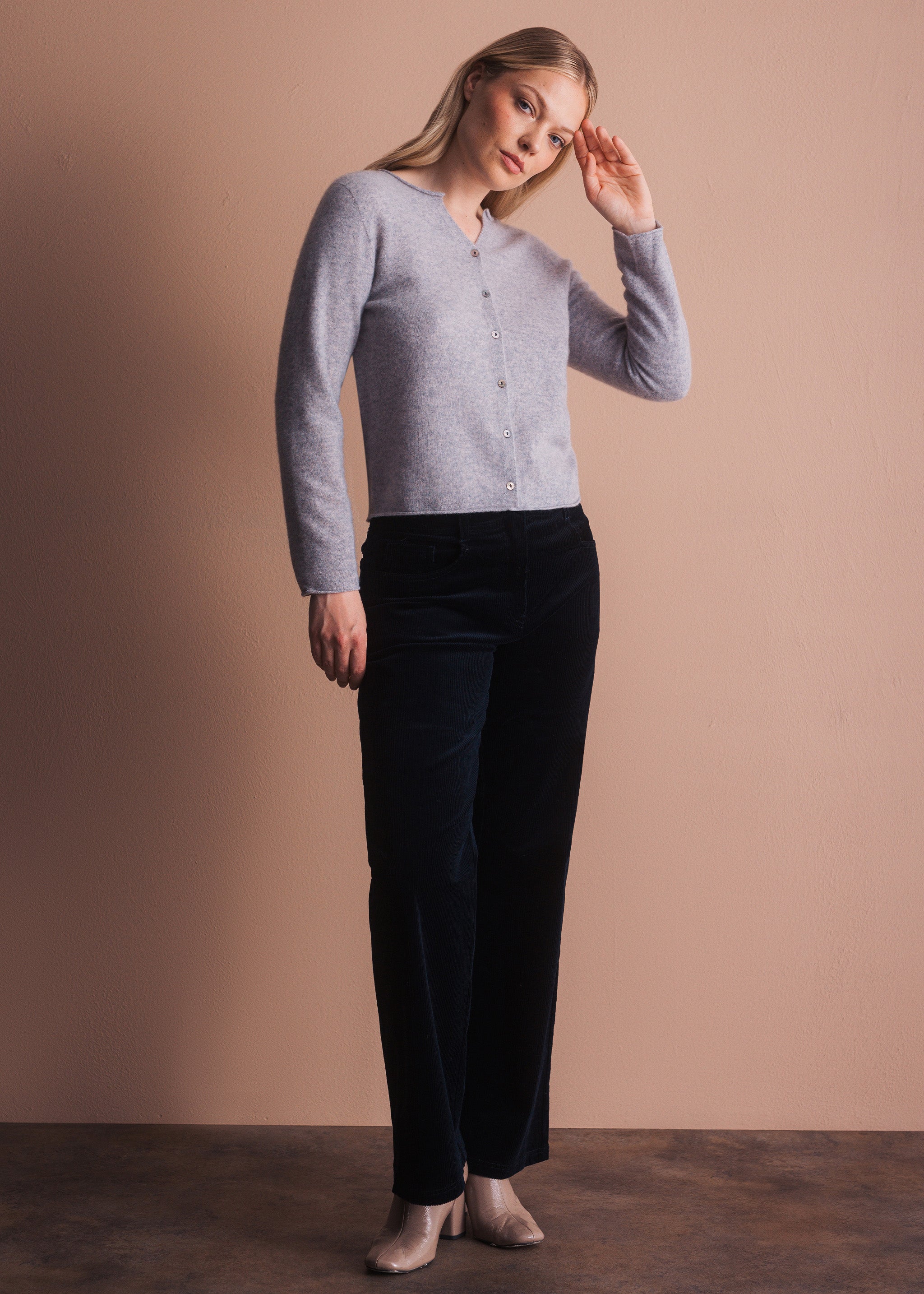 Strickjacke mit V-Ausschnitt
