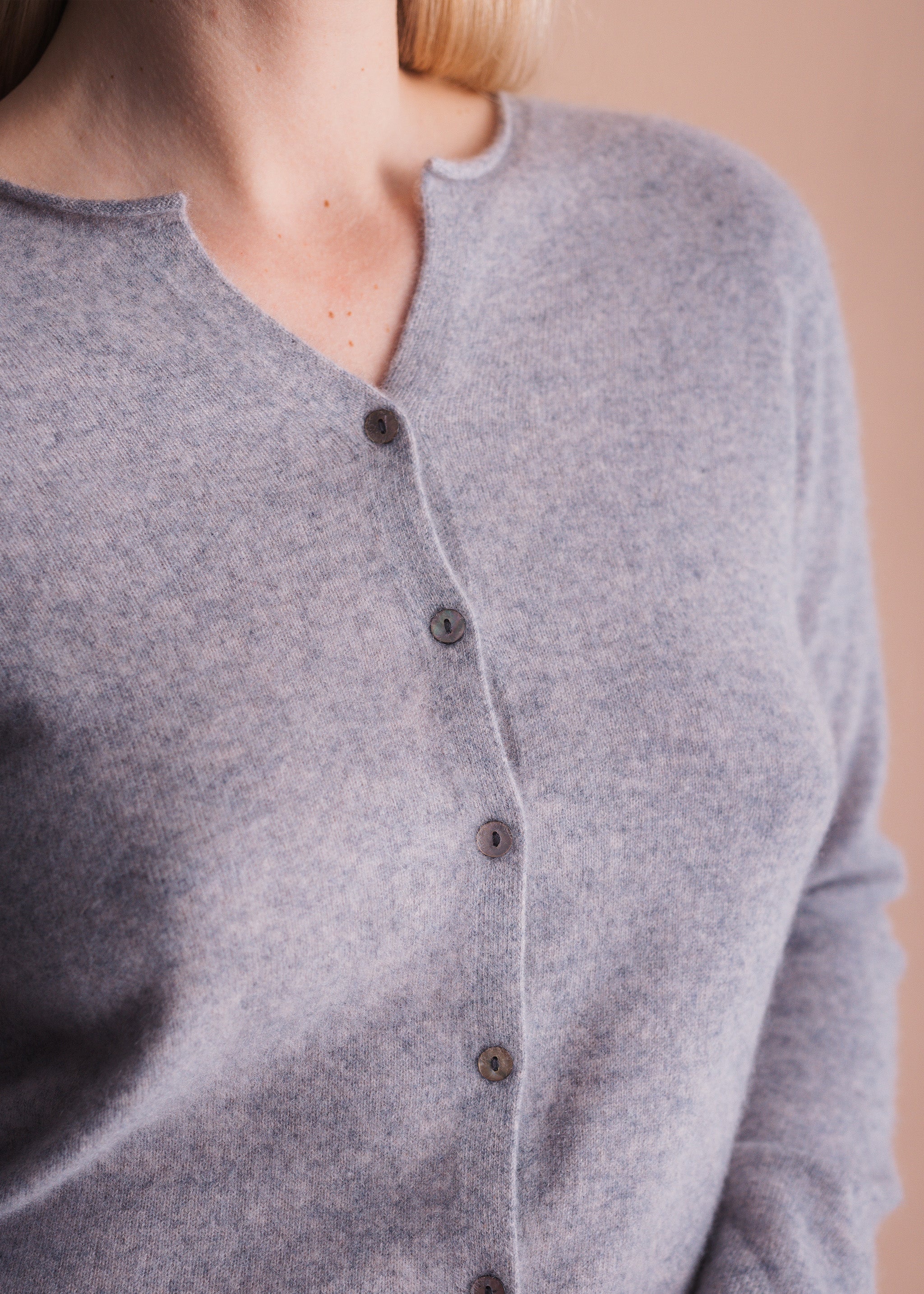Strickjacke mit V-Ausschnitt