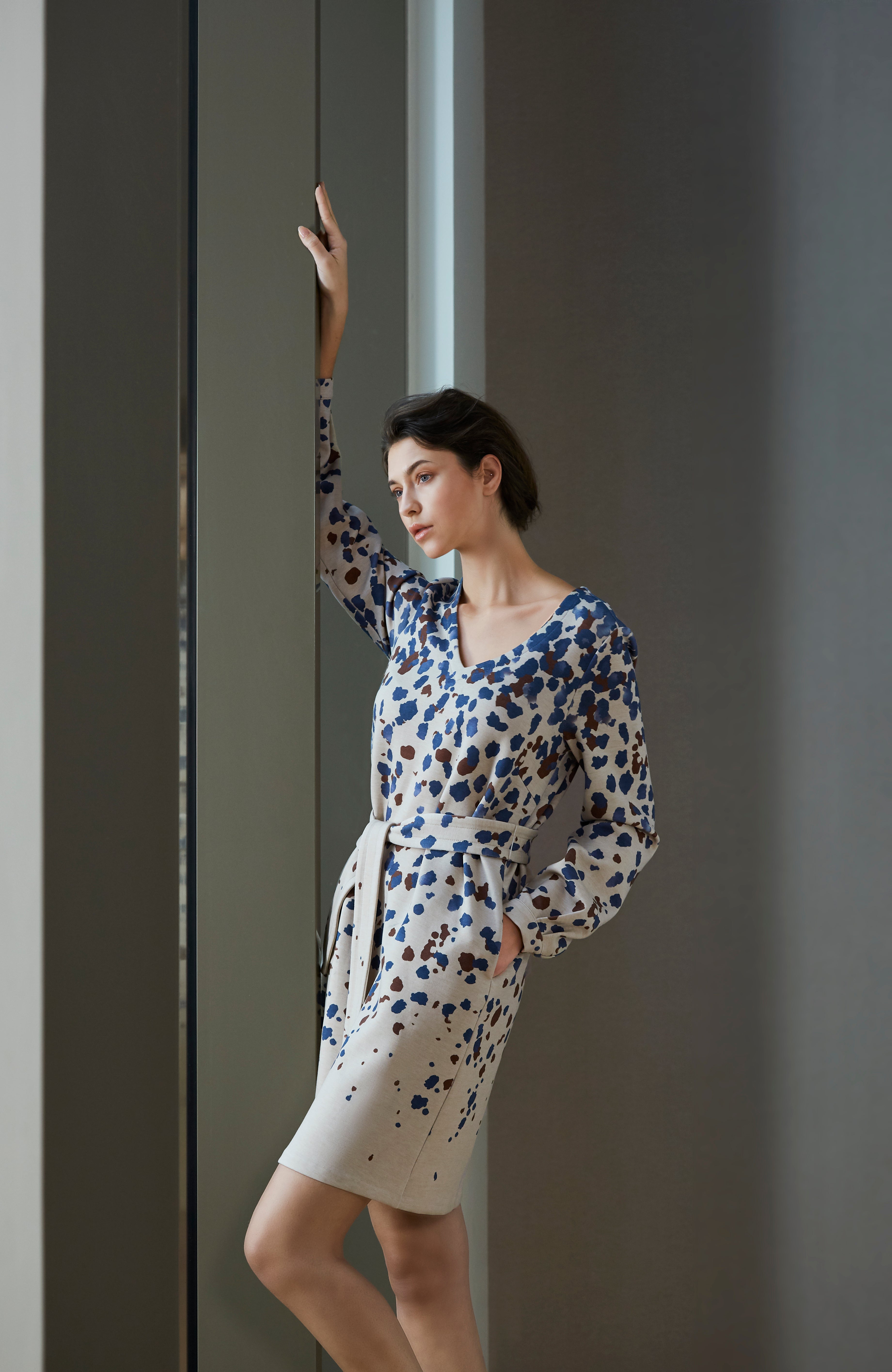 Kleid mit mit abstraktem Leo-Print aus Lyocell-Mix
