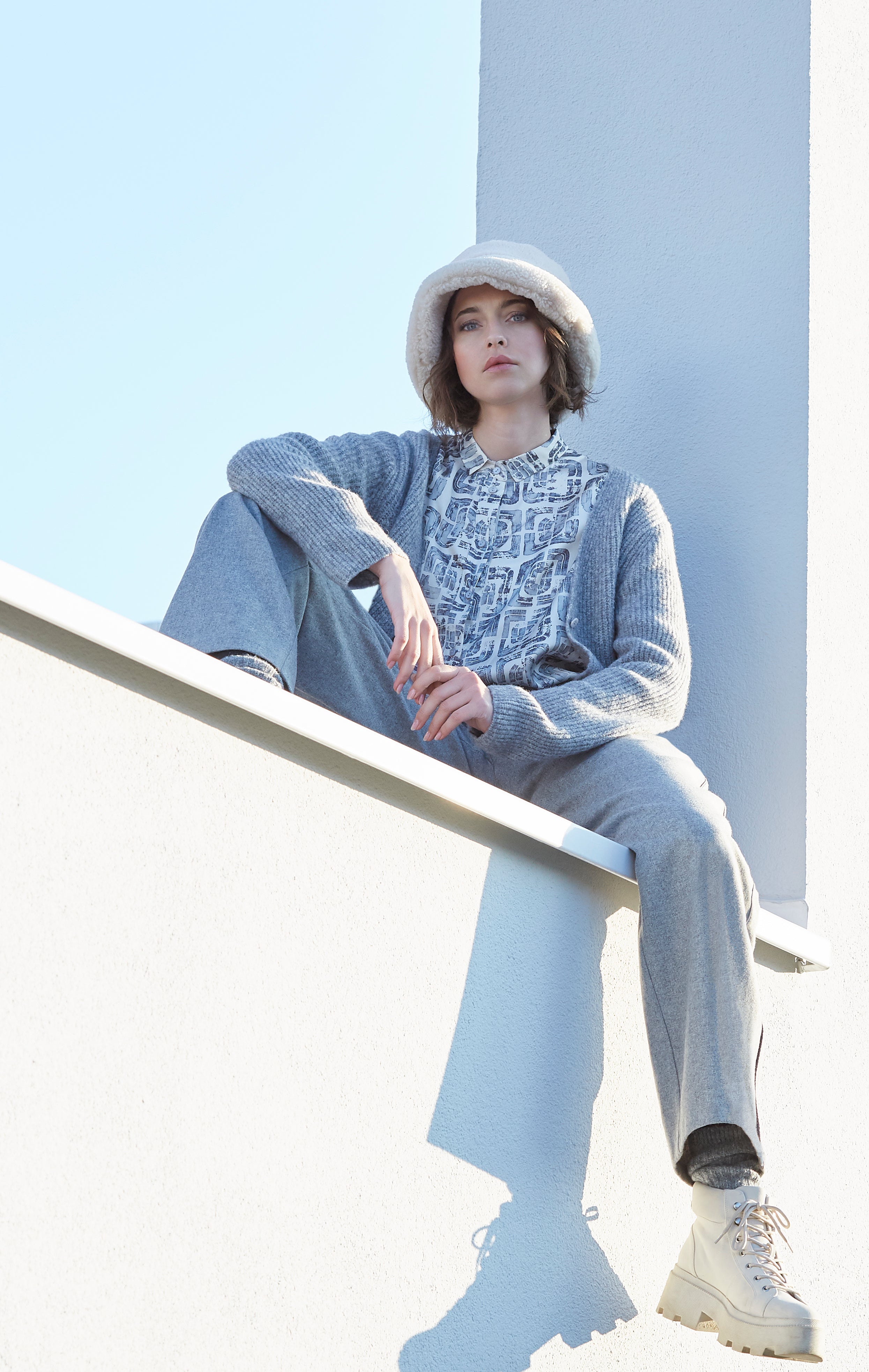 Shirt blouse with graphic print made of viscose blend